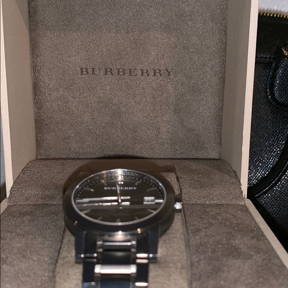 Burberry watch - Picture 2 of 3